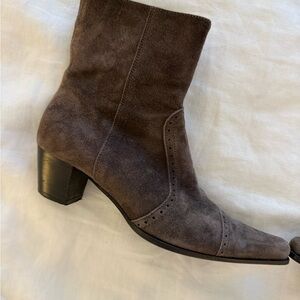 Elegant Brown Ankle With Brogue Detail